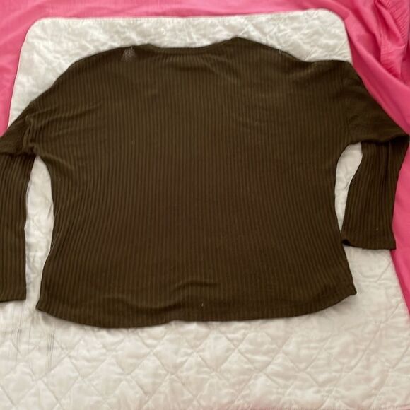 Long sleeve women’s shirt with fashion hole on left shoulder by express medium - Picture 6 of 7